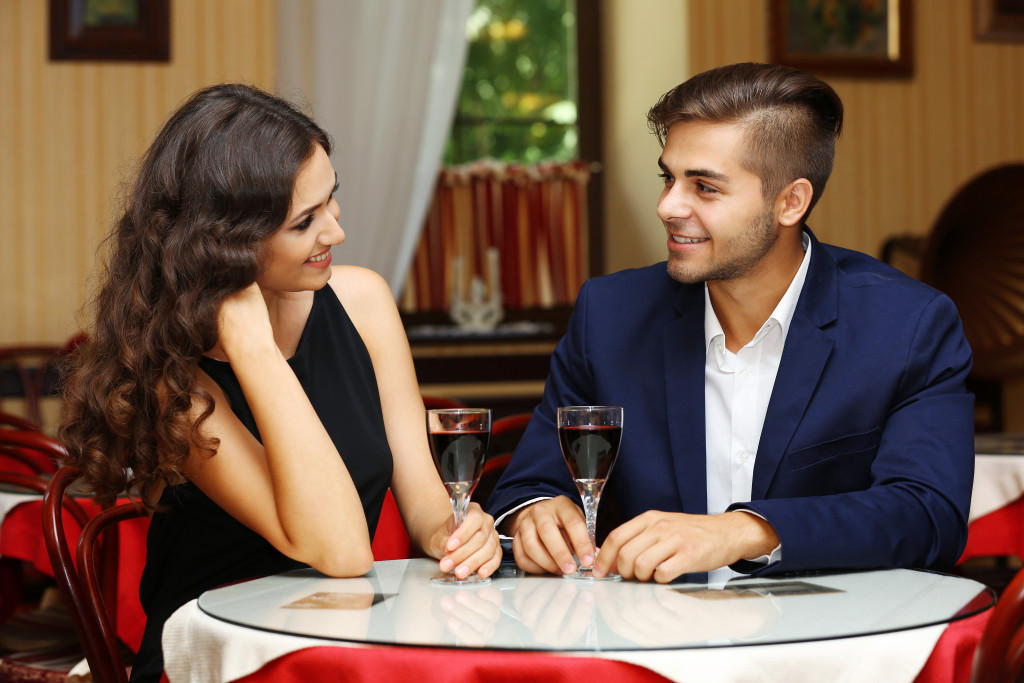 young man and woman dating in a restaurant